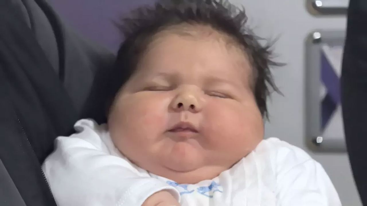 Türkiye’nin Rekor Bebeği: 6 Kilo 150 Gramlık “Ali Atilla” Dünyaya Geldi